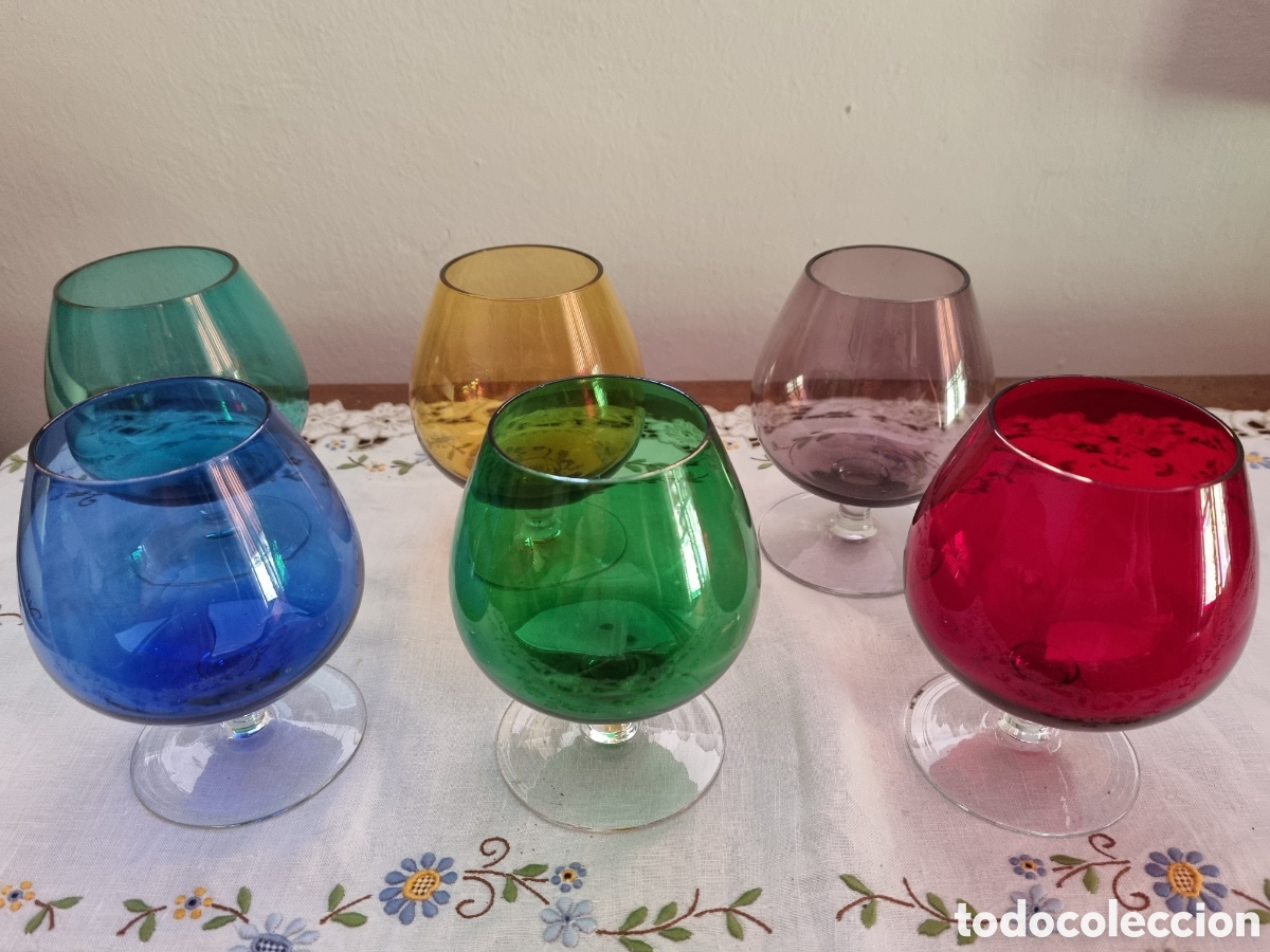 Vintage: Antiguo juego de 6 copas nuevas de brandi o co&ntilde;ac. Cristal de colores. 13 cm altura. Preciosas.