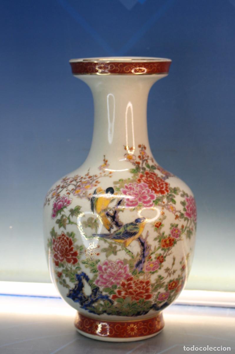 Vintage: 21. Jarr&oacute;n de porcelana con esmalte craquelado de Jap&oacute;n. Pintado a mano.