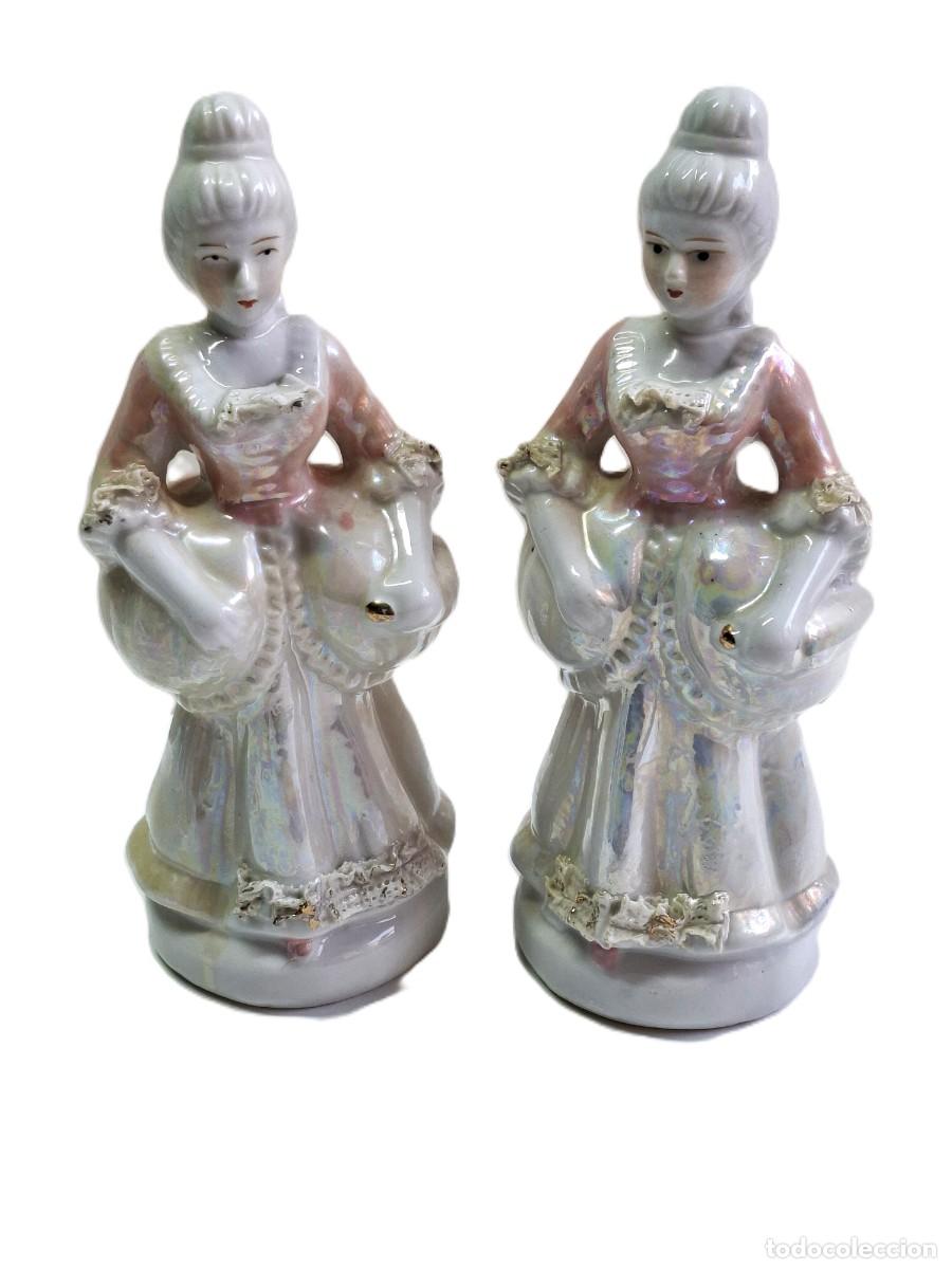 Vintage: LOTE DE 2 FIGURAS DE PORCELANA VINTAGE PARA MUJERES, ROSA Y BLANCO, PINTADAS A MANO CON DETALLES DOR