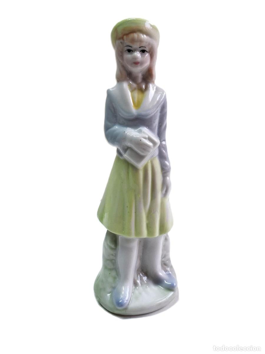 Vintage: Figura de ni&ntilde;a de porcelana