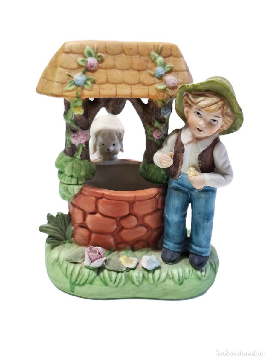 Vintage: FIGURITA DE PORCELANA DE NORLEANS: NI&Ntilde;O, POZO, FLORES