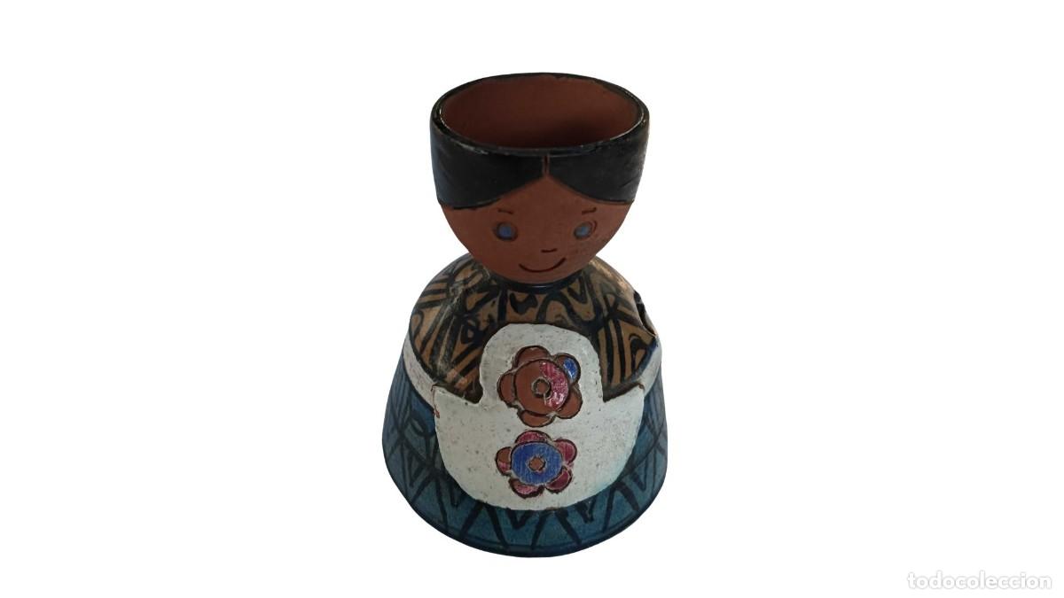 Vintage: HUEVERA DE CER&Aacute;MICA ARTESANAL PINTADA A MANO - FIGURA CON MOTIVOS FLORALES VINTAGE - RETRO - 60/70
