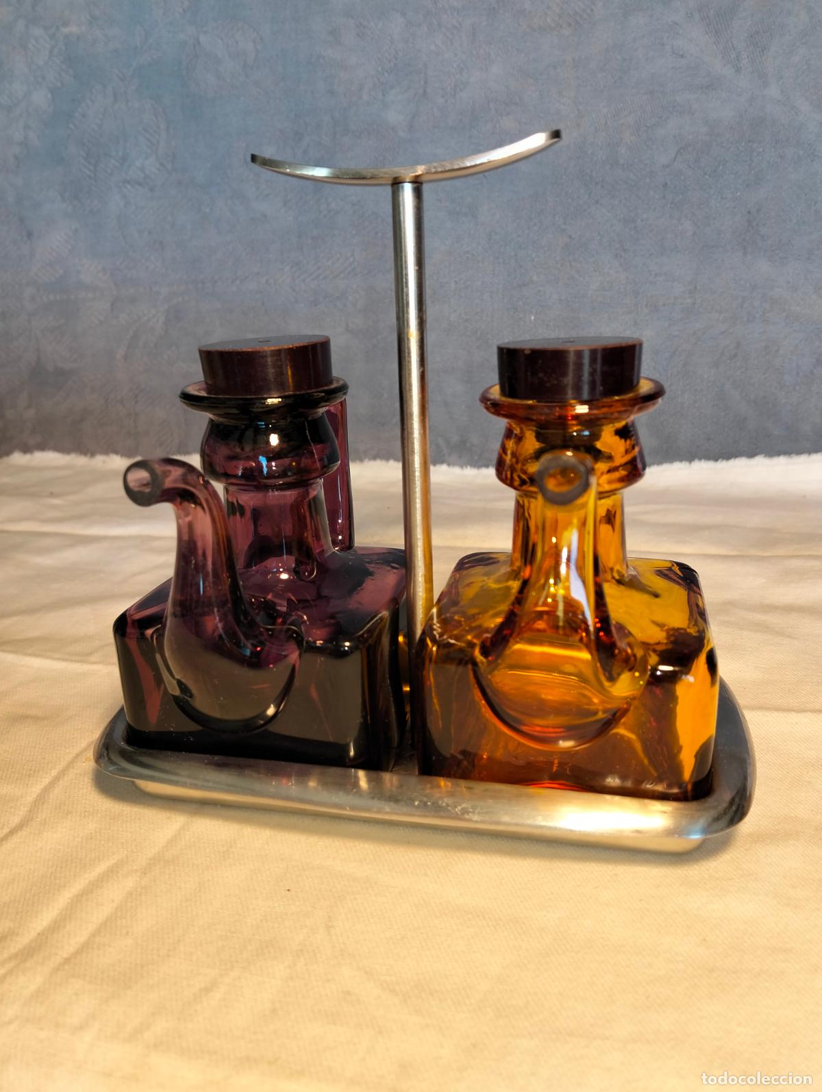 Vintage: Juego de vinagreras, vinagrera y aceitera de cristal vintage con base de metal, color &aacute;mbar lila 60s
