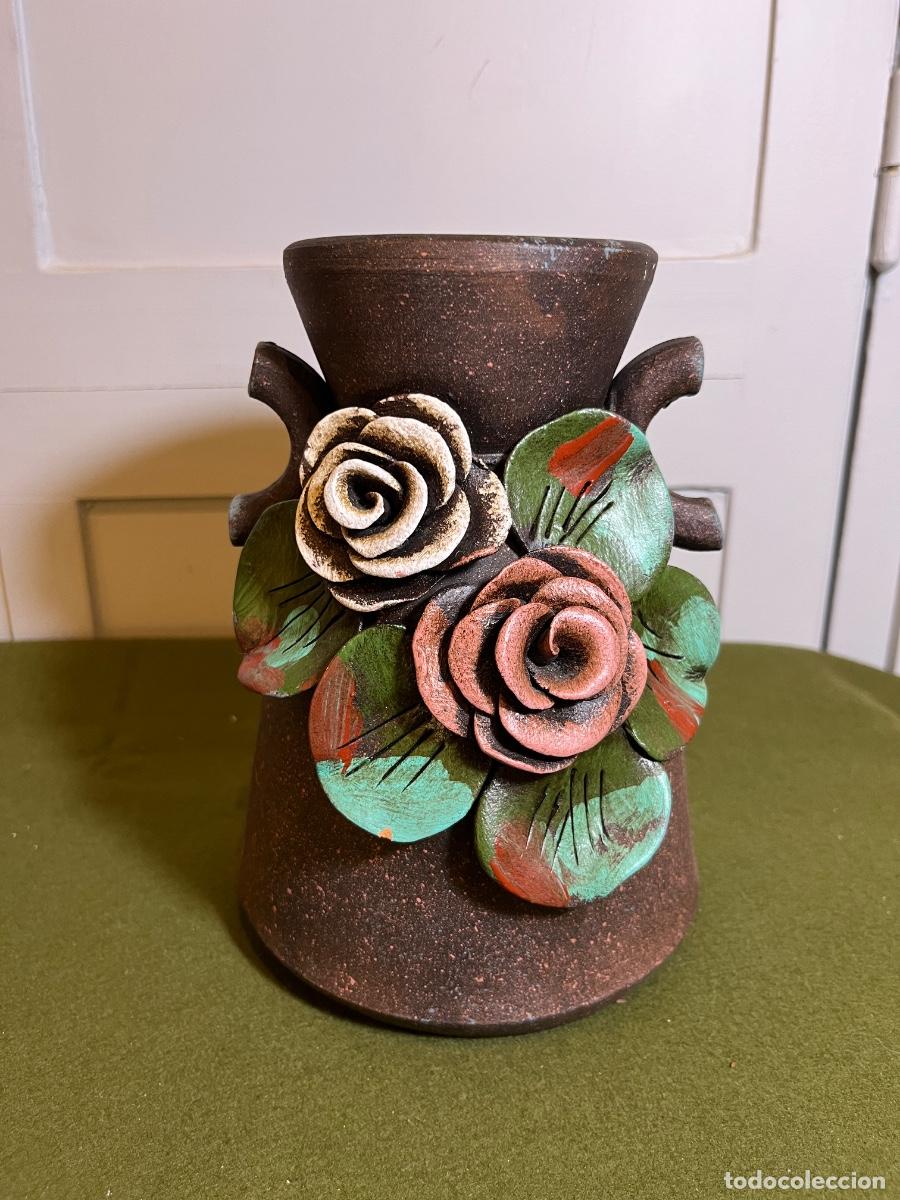 Vintage: Jarr&oacute;n de cer&aacute;mica Sambola Verd&uacute; Lleida con rosas en relieve &ndash; Florero artesanal vintage