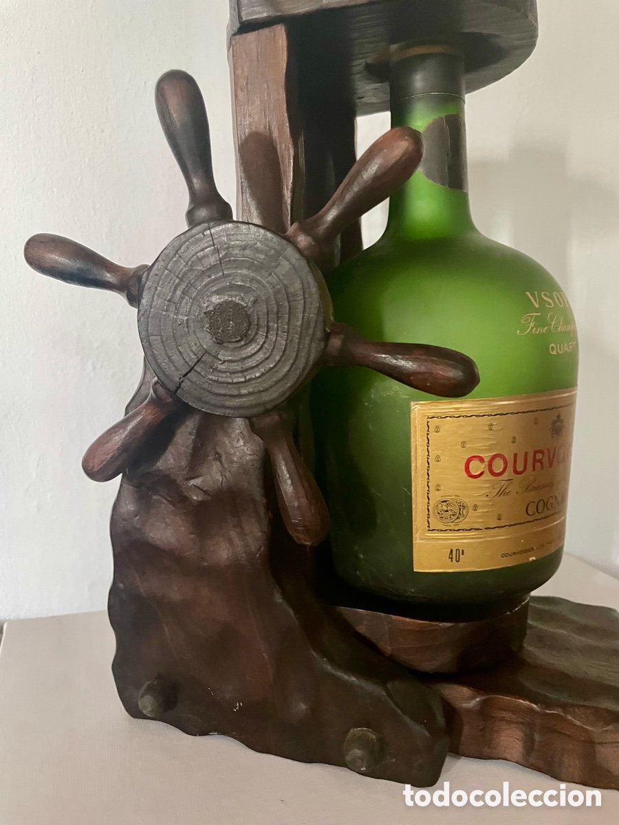 Vintage: Botella de cognac Courvoisier con soporte de madera