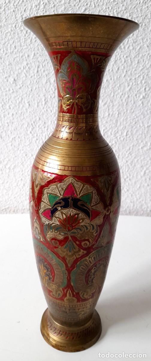 Vintage: Jarr&oacute;n florero de lat&oacute;n metal policromado grabado oriental hind&uacute; 36 cm de alto