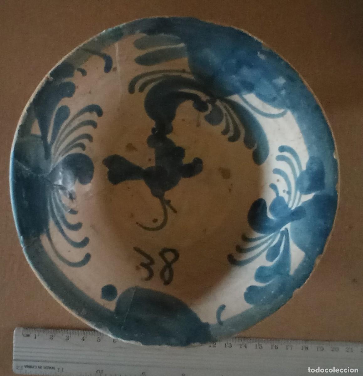 Vintage: plato antiguo de cer&aacute;mica popular aragonesa de Muel, datado en el siglo XVIII.