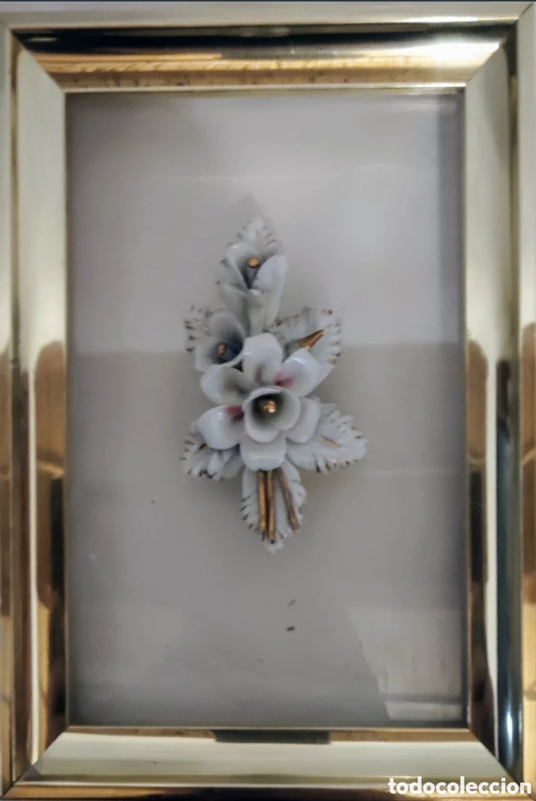 Vintage: Cuadro con flores de porcelana.