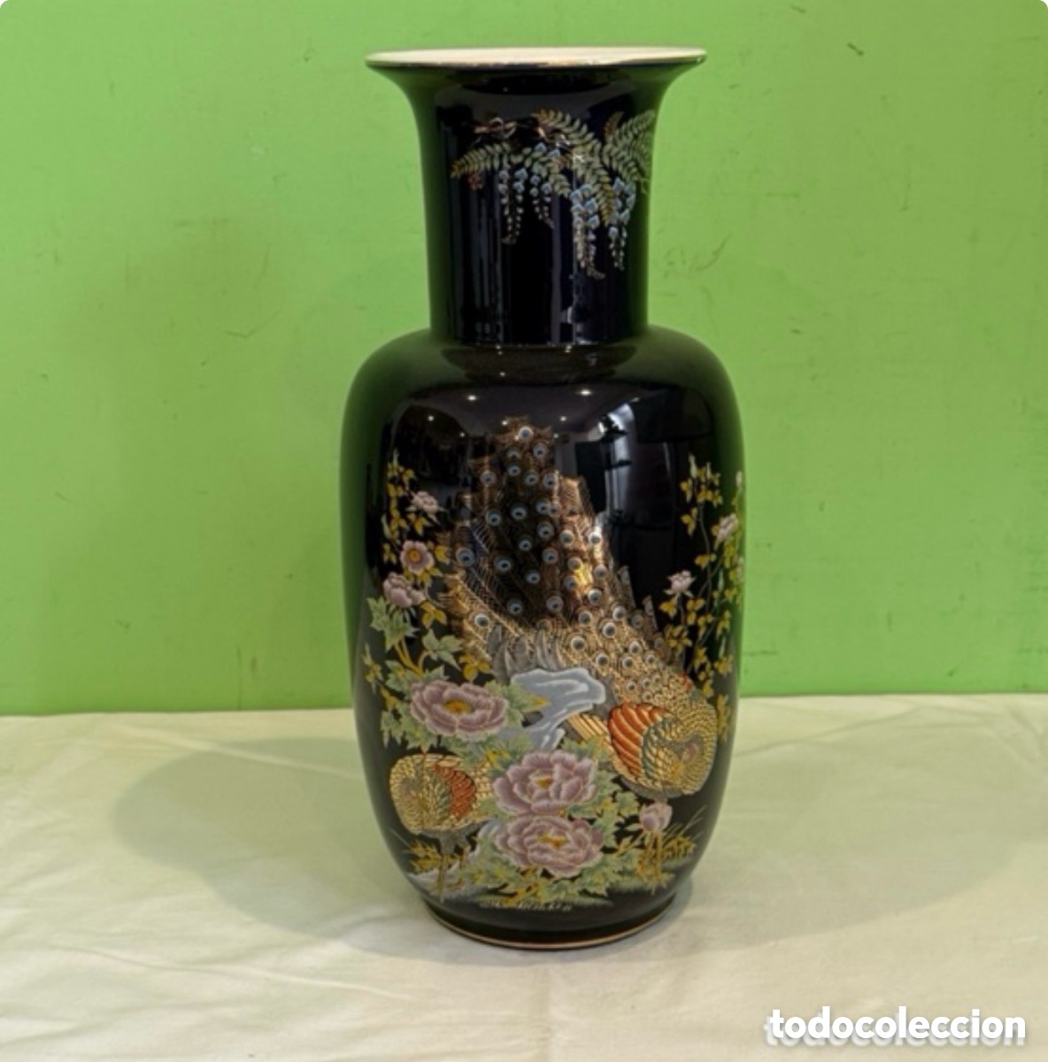 Vintage: Elegante Jarr&oacute;n de Porcelana China Azul Marino con Pavos Reales у Flores