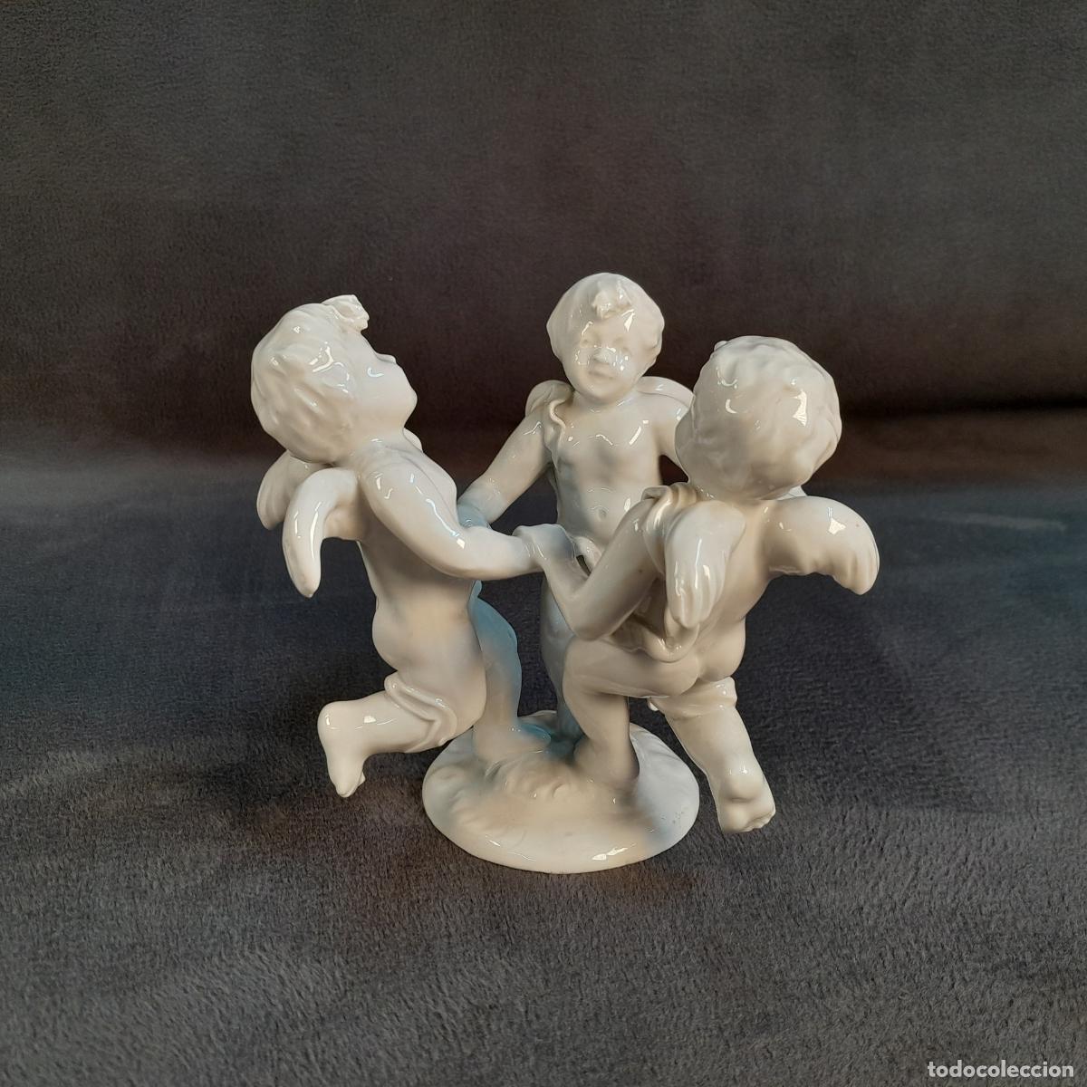 Vintage: GRUPO ESCULT&Oacute;RICO EN PORCELANA BLANCA DE TRES QUERUBINES DANZANDO. SIGLO XX