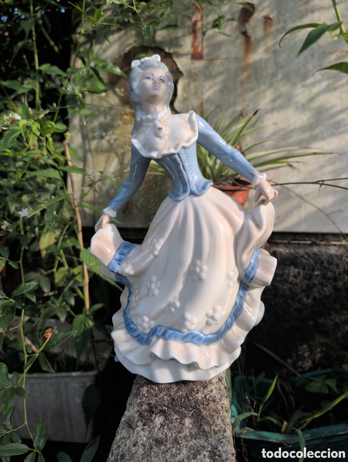 Vintage: Preciosa y elegante figura vintage de porcelana esmaltada de la prestigiosa firma espa&ntilde;ola Tengra