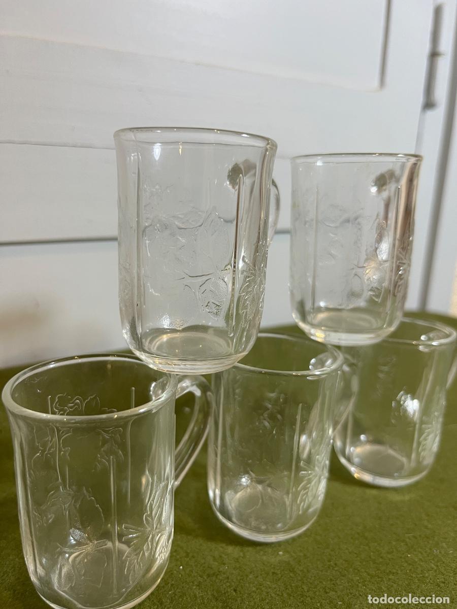 Vintage: Juego de 6 tazas de cristal prensado con relieve floral &ndash; Vasos con asa vintage &ndash; A&ntilde;os 70-80