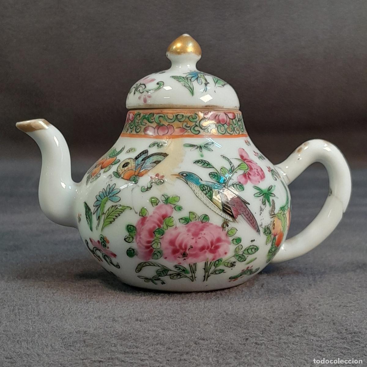 Vintage: PEQUE&Ntilde;A TETERA DE PORCELANA CHINA FAMILLE ROSE. SIGLO XIX