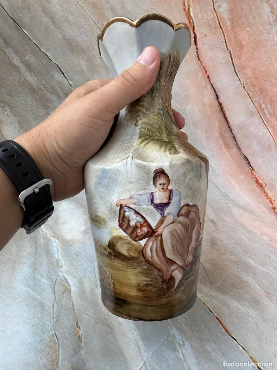 Vintage: Vintage 1950s Spanish Hand Painted Porcelain Vase &ndash; Romantic Scene