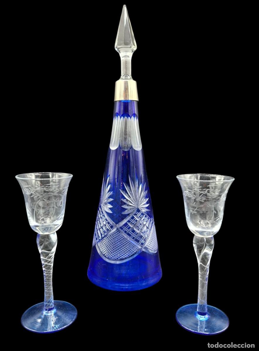 Vintage: LICORERA VINTAGE ESTILO BOHEMIA DE CRISTAL AZUL COBALTO CON DOS COPAS