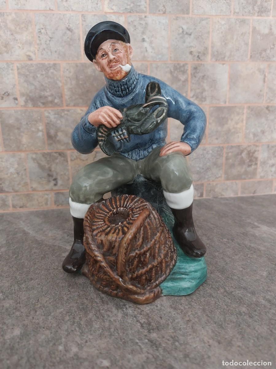 Vintage: Royal Doulton. Figura de porcelana &rdquo;El Hombre Langosta&rdquo; (Pescador con una langosta)
