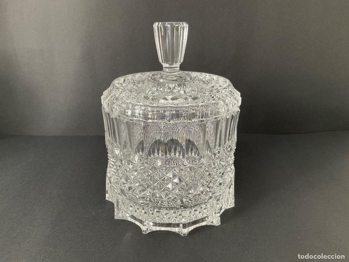 Vintage: Bombonera vintage de cristal tallado con tapa