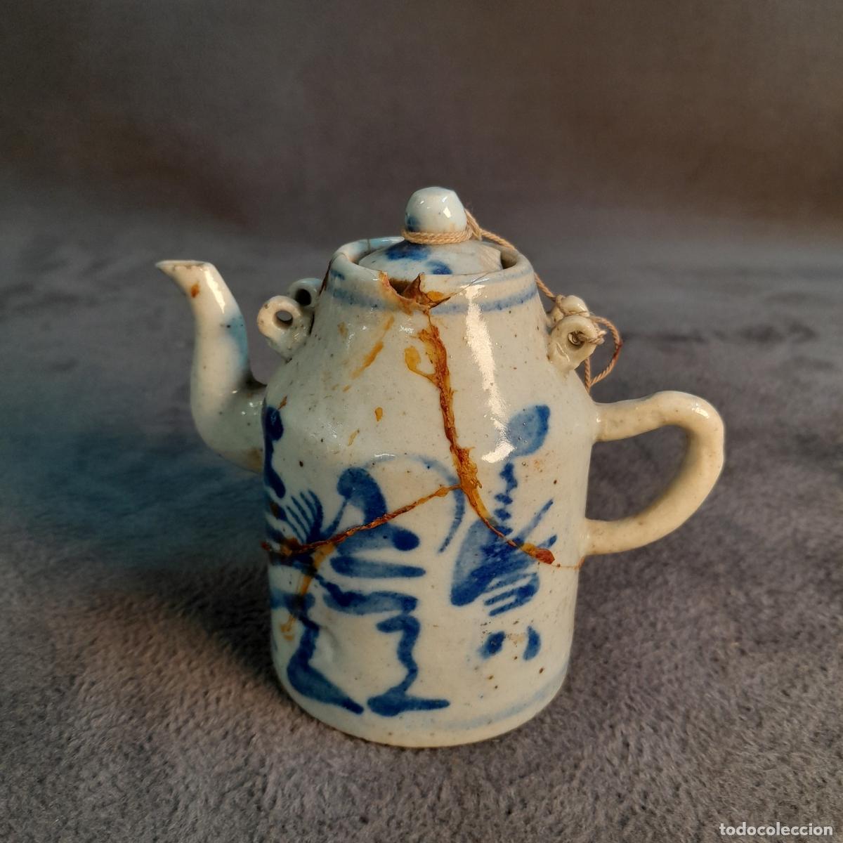 Vintage: PEQUE&Ntilde;A TETERA CON ASA, PICO Y TAPA. SIGLO XX