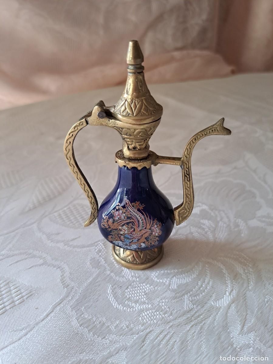 Vintage: Tetera miniatura de lat&oacute;n esmalte azul, detalle de decoraci&oacute;n persa
