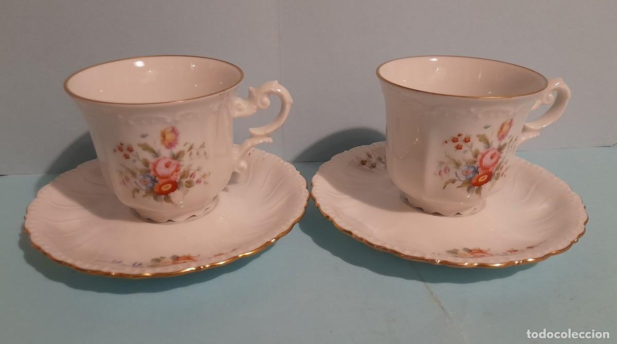 Vintage: 2 Tazas moka porcelana CAPEANS borde ondulado y dorado.