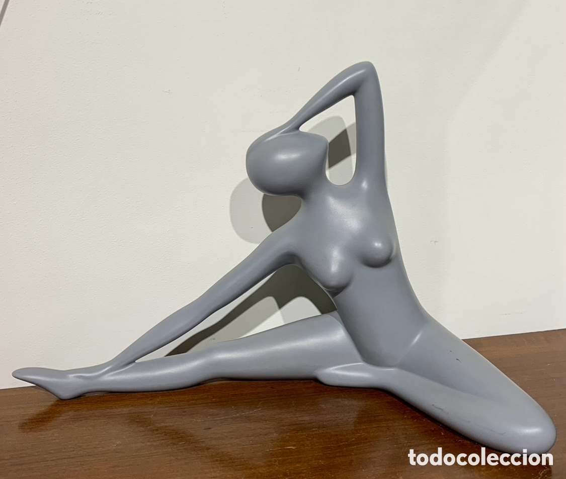 Vintage: Figura. Mujer. Porcelana. A&ntilde;os 80.