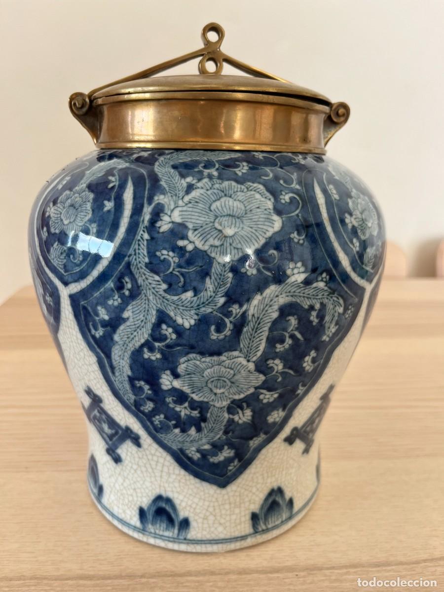 Vintage: Urna o tarro de jengibre en porcelana con tapa de lat&oacute;n