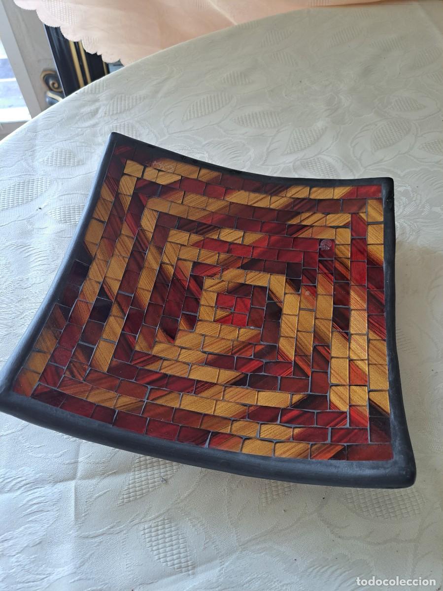 Vintage: Bonito centro de mesa de cer&aacute;mica y micro mosaicos.