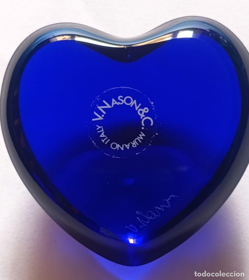 Vintage: PISAPAPELES EN FORMA CORAZ&Oacute;N CELESTE EN CRISTAL DE MURANO. V. NASON & CO. VINTAGE
