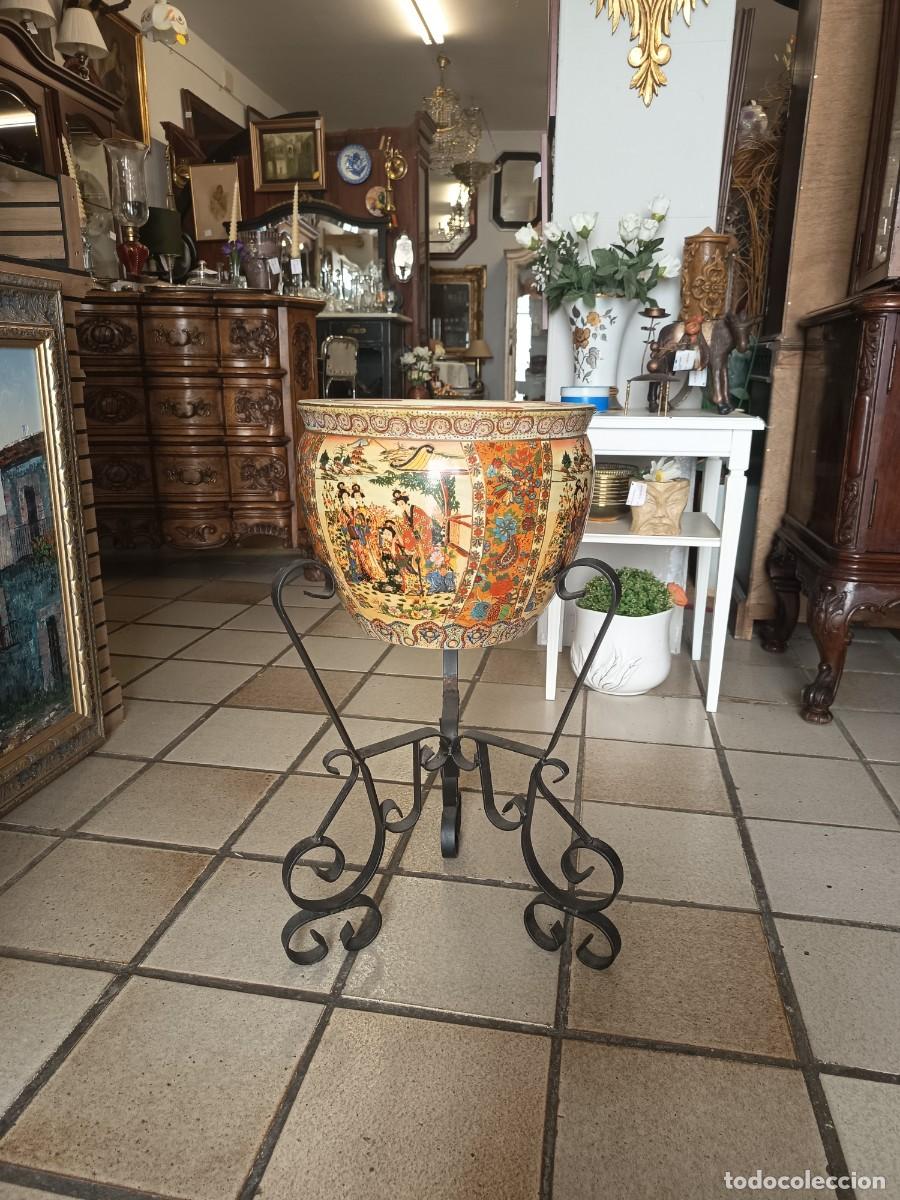 Vintage: Macetero Oriental con pie de hierro - Foto 1