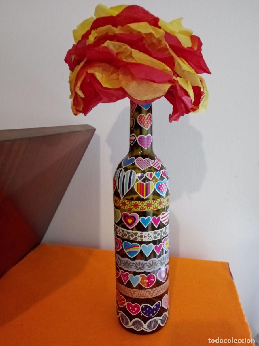 Vintage: Botella decorada a mano 8 euros