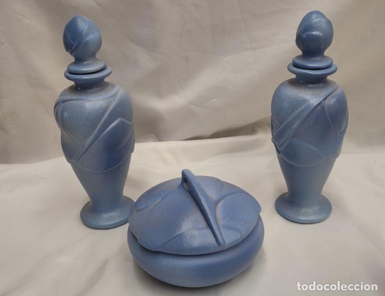 Vintage: JUEGO DE 3 RECIPIENTES AZULES DE PORCELANA O SIM. 2 FRASCOS Y TARRO