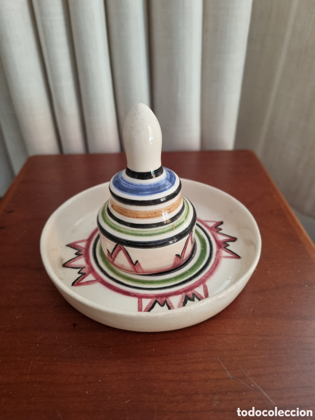 Vintage: Conjunto campana y bandeja en porcelana pintada a mano y firmada. Muy bonita!