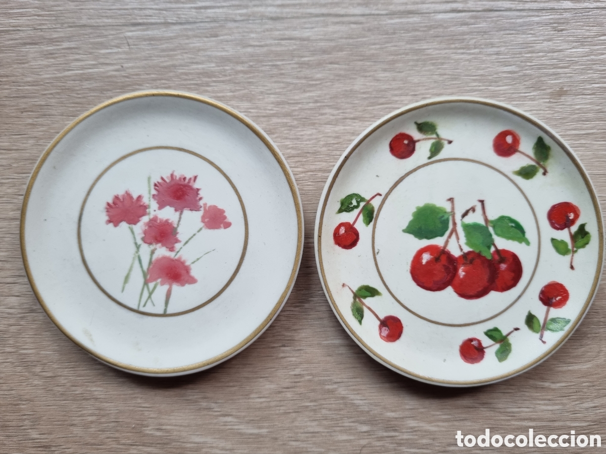 Vintage: Porcelana portuguesa IBIS. Aveiro. Conjunto de platitos pintados mano.Firmados y sello. 8cm di&aacute;metro