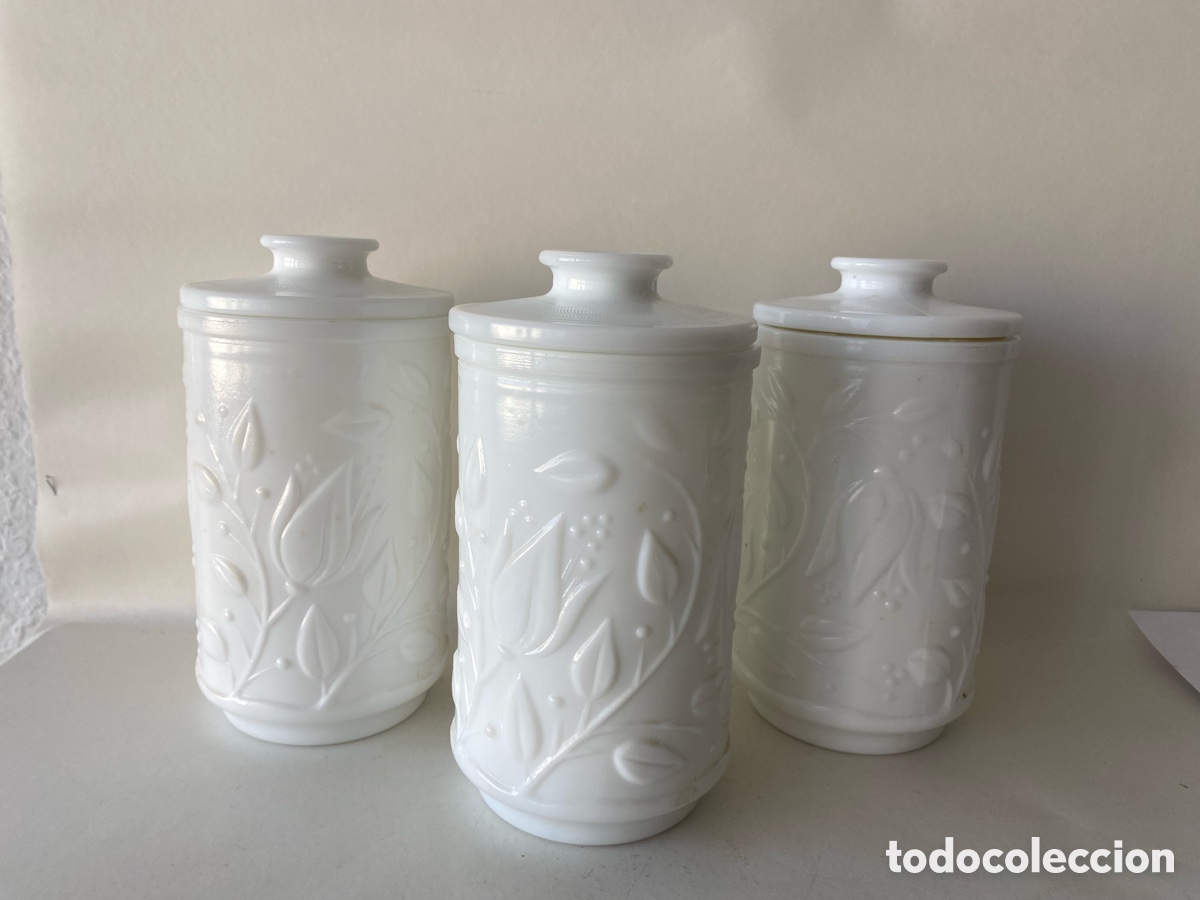 Vintage: Conjunto de tres tarros de cristal opalina blanca de l&rsquo;&oacute;s a&ntilde;os 40 Francia Verre opale