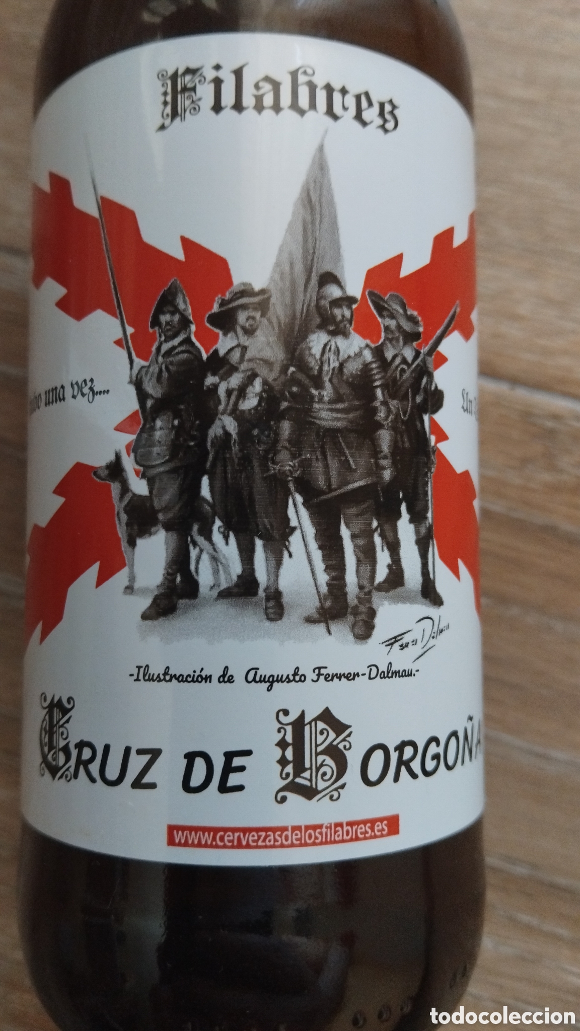Vintage: Cruz de borgo&ntilde;a, botella vac&iacute;a