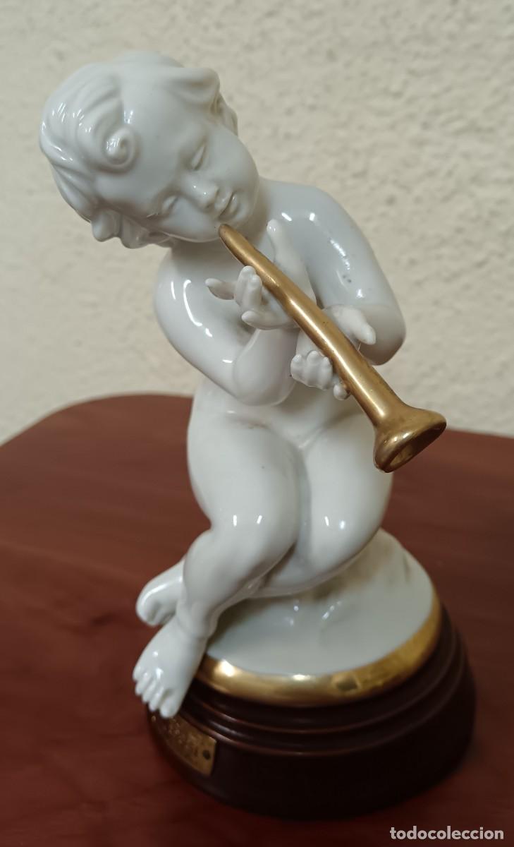Vintage: FIGURA PORCELANA NI&Ntilde;O TOCANDO INSTRUMENTO MUSICAL &Eacute;POCA PORTUGAL 15 CM. ALTURA SOBRE PEANA NUMERADO