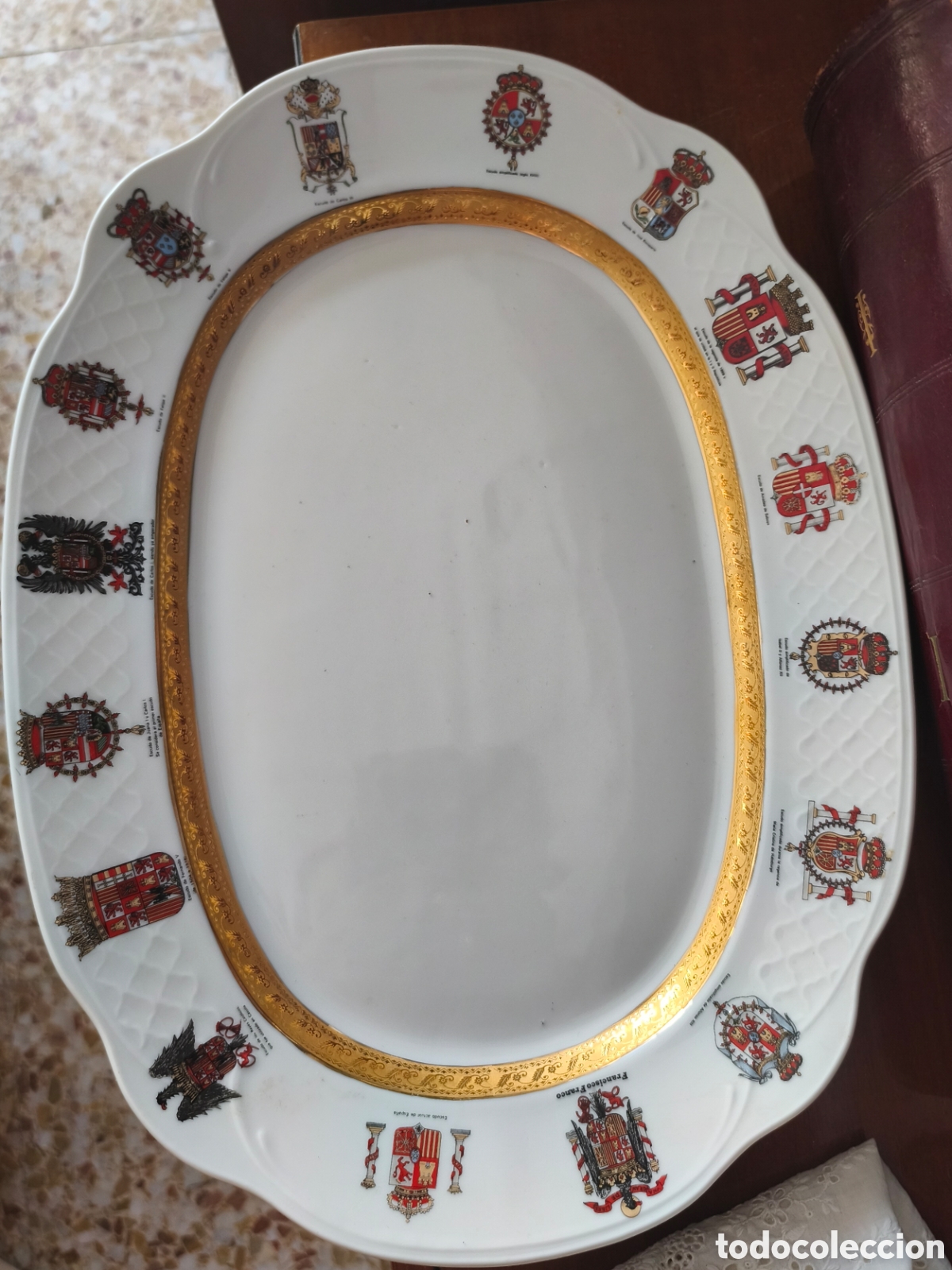 Vintage: Fuente Bidasoa con escudos de Espa&ntilde;a