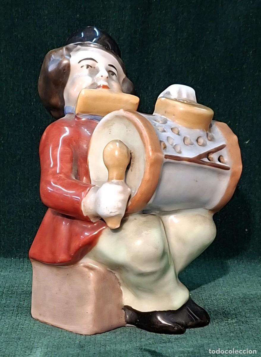 Vintage: M&uacute;sico. Figura en porcelana