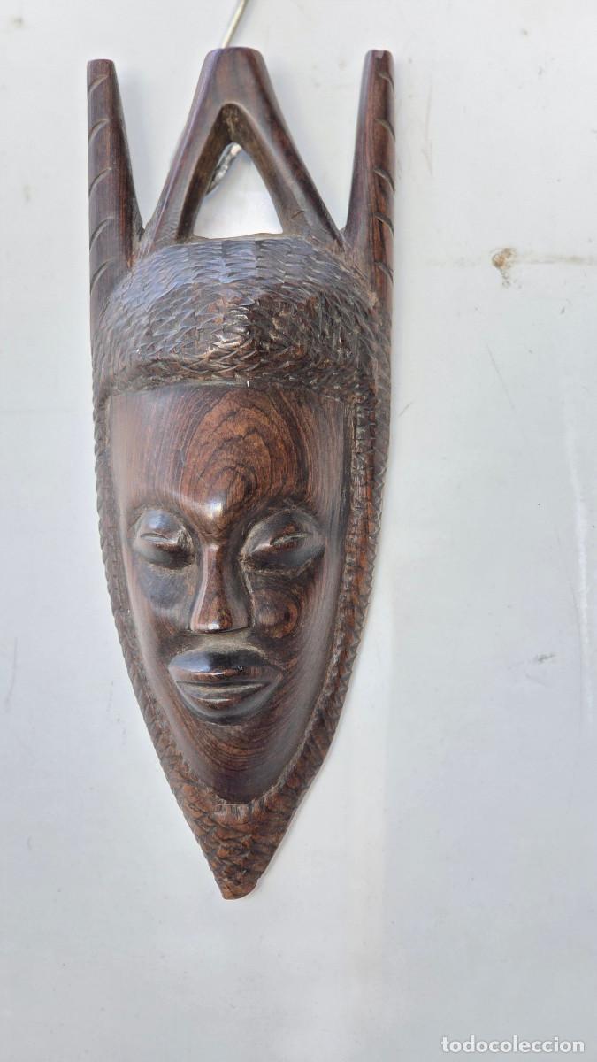 Vintage: mascara africana de madera noble