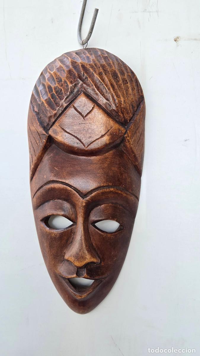 Vintage: mascara africana de madera noble