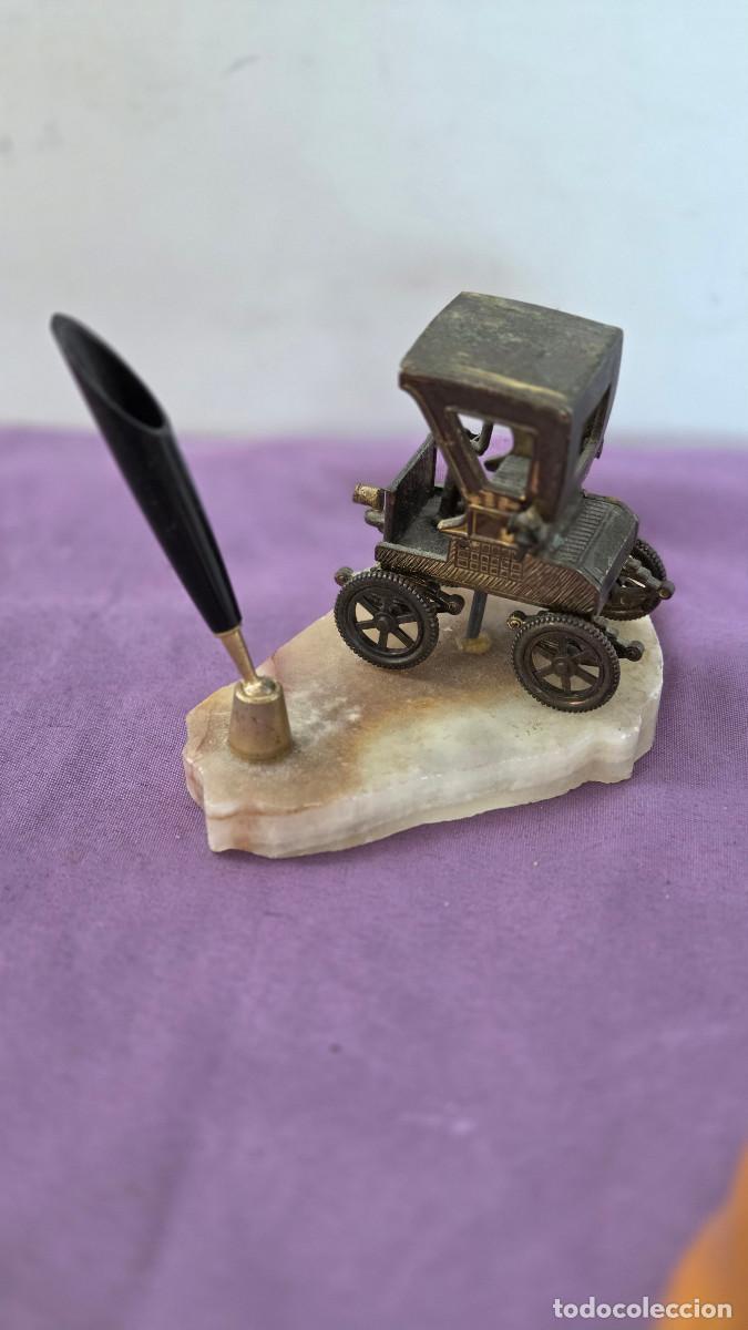 Vintage: escribania en piedra y coche metal
