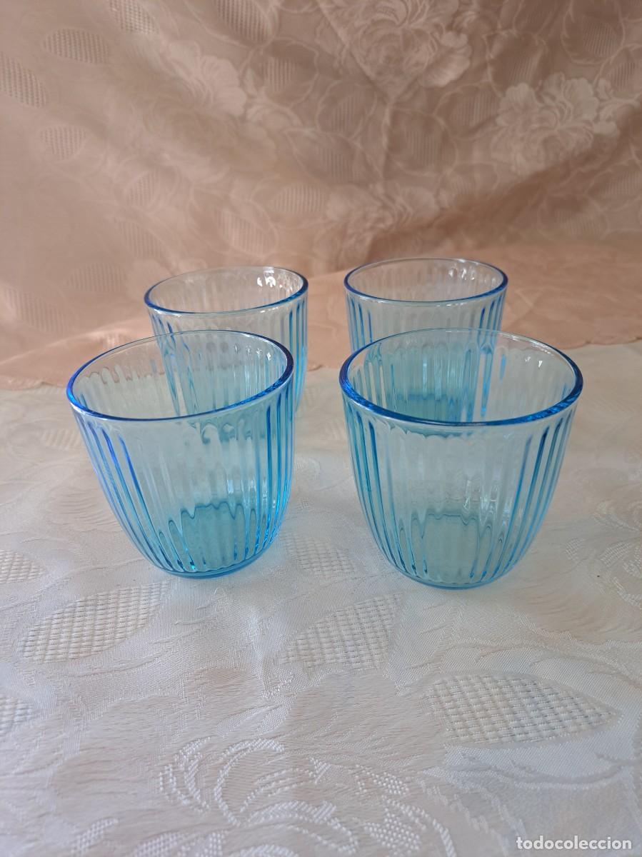 Vintage: Juego de 4 vasos de agua de cristal en color turquesa.
