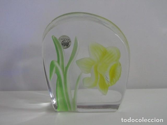 Vintage: PRECIOSA PISAPAPELES CRISTAL D'ARQUES FRANCES ORQUIDEA Y HOJAS VERDES S.XX - 10 CM