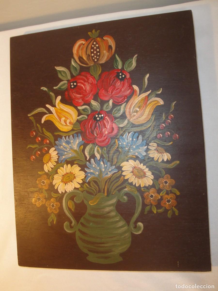 Vintage: Cuadro pintado sobre tabla de madera. Jarr&oacute;n con flores.
