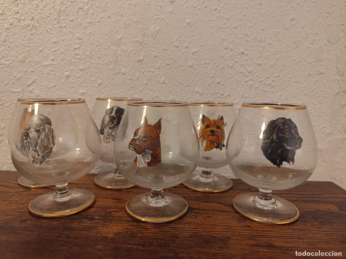 Vintage: Conjunto de seis copas de licor vintage con diferentes dise&ntilde;os de perros