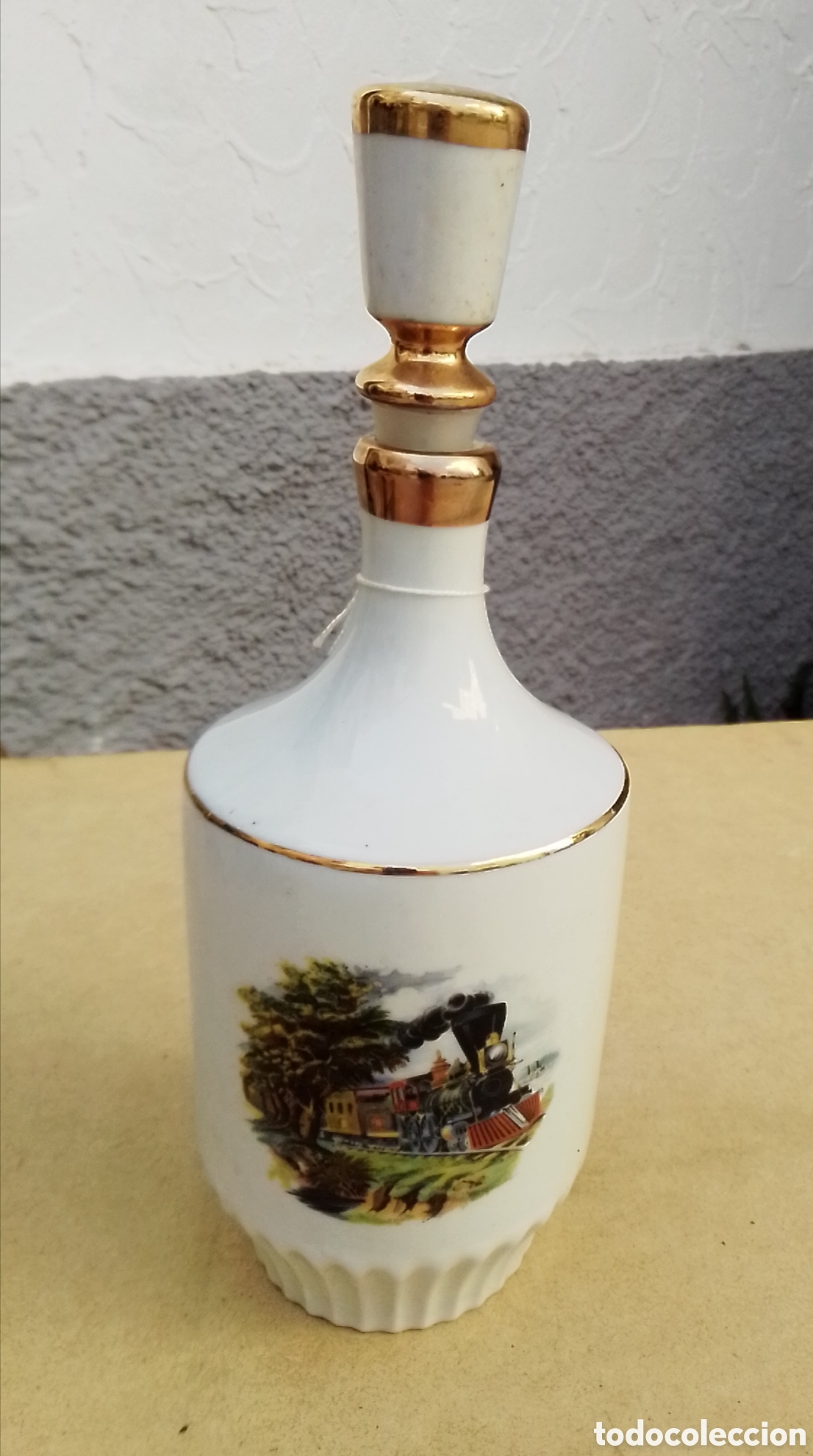 Vintage: Botella licorera de cer&aacute;mica