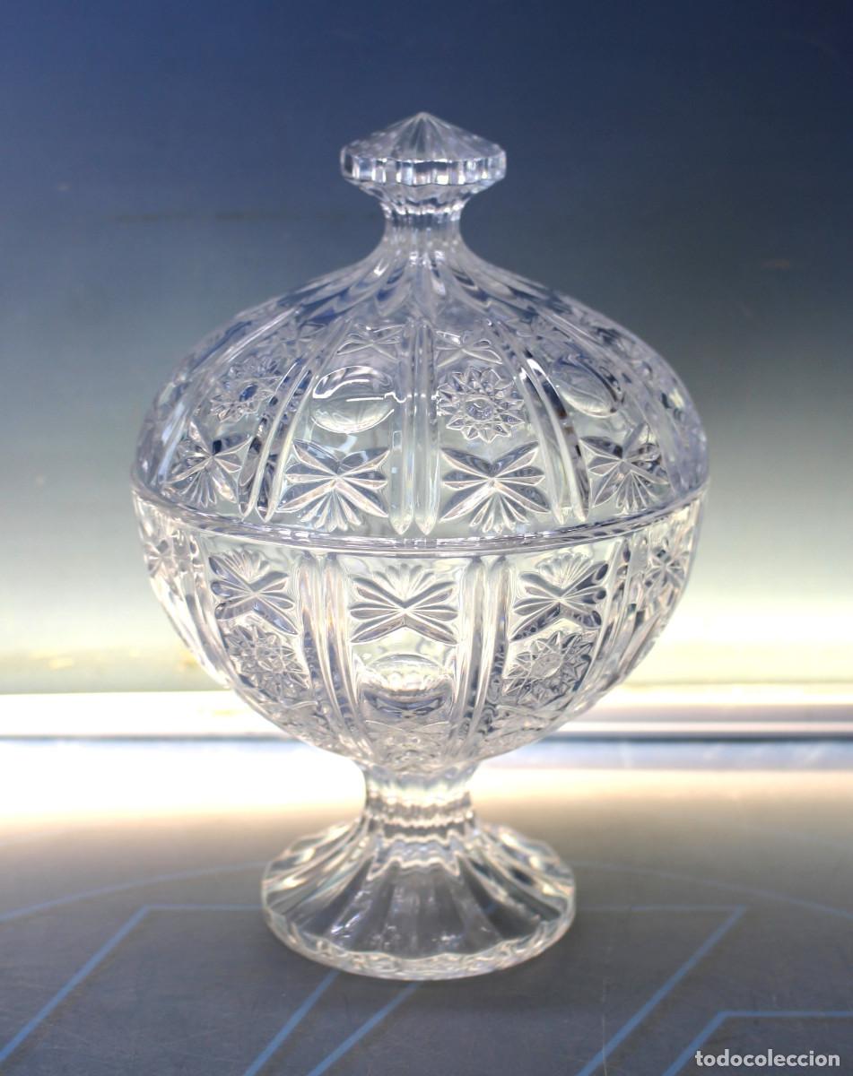Vintage: Bombonera de cristal tallado. Vintage.