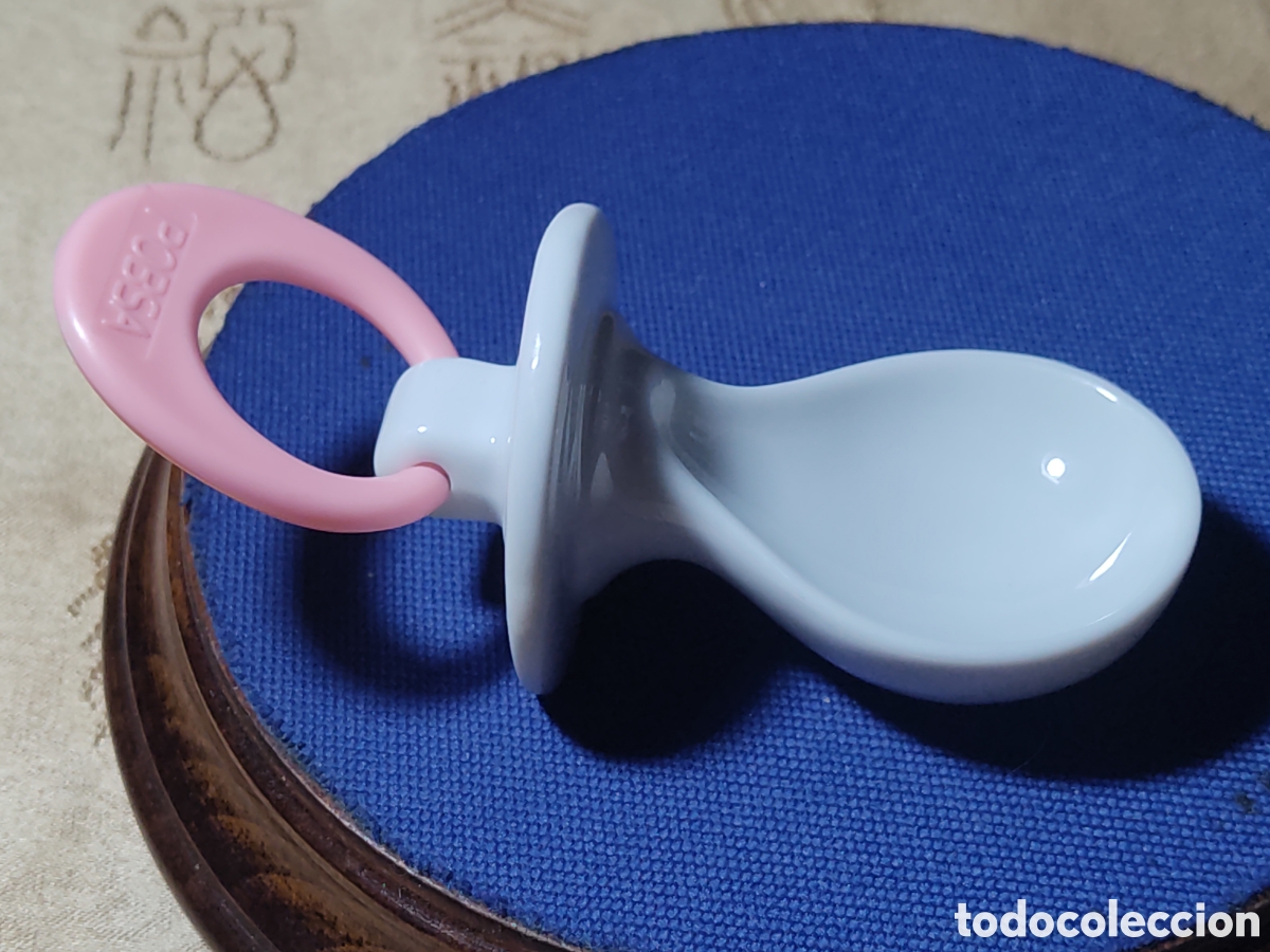 Vintage: Cuchara con forma de chupete de porcelana.