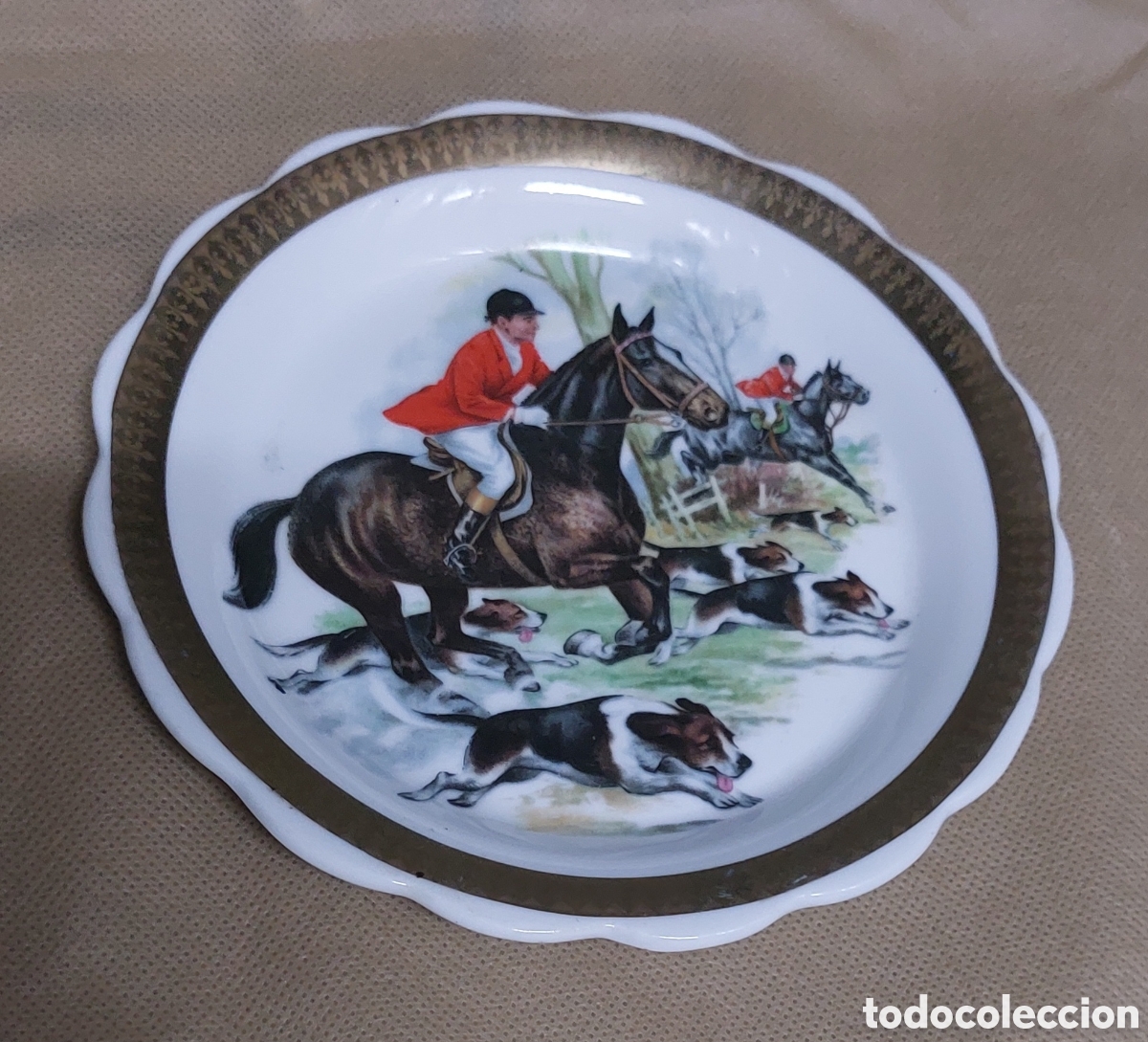 Vintage: Plato de porcelana con escenas de caza