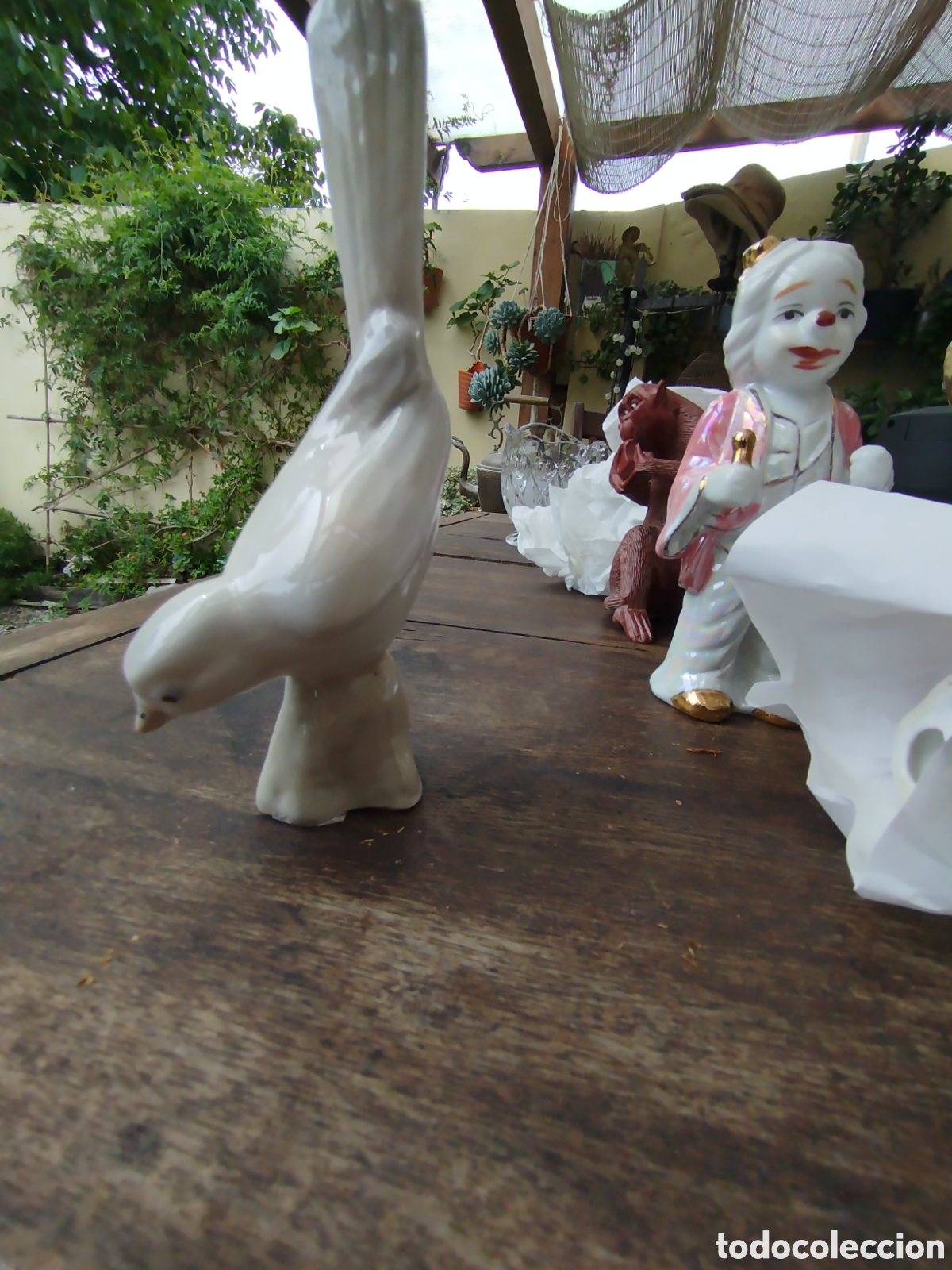 Vintage: Antigua Figura de Porcelana Blanca Esmaltada: P&aacute;jaro / Ave sobre Tronco&rdquo;